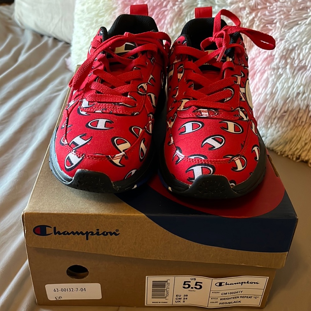 Champion 93eighteen repeat “C” shoes in size 5.5 boys